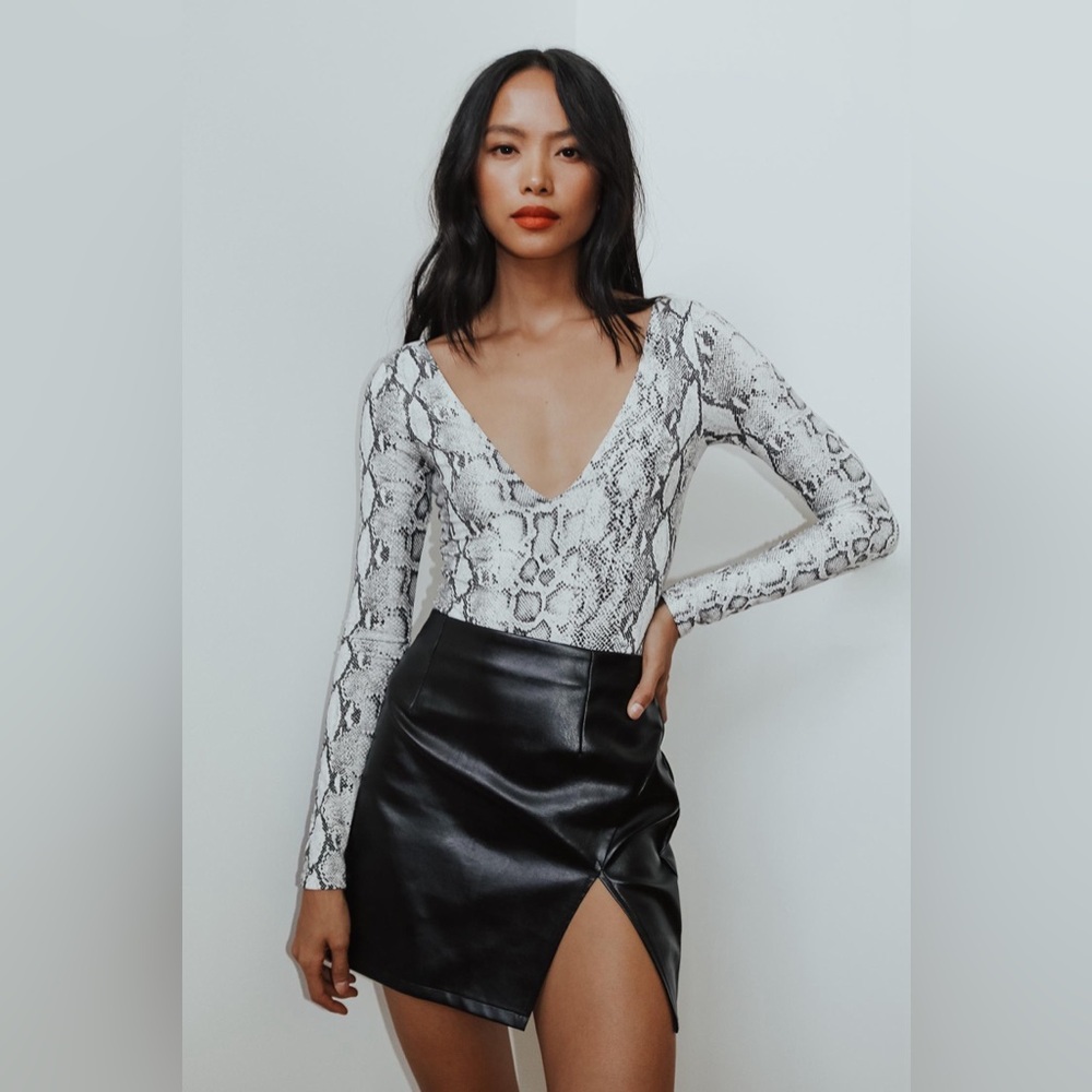 Lulu's Black Mini Pencil Skirt with Slit